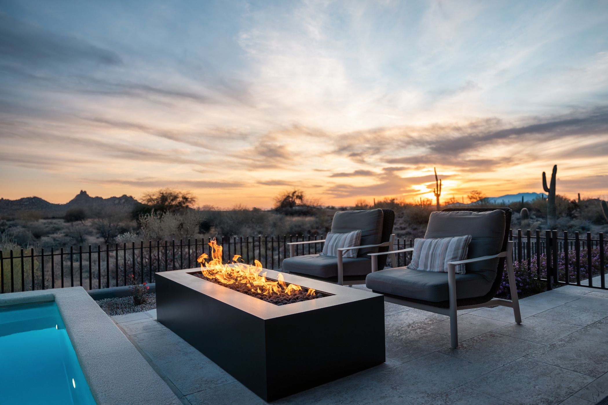 Outdoor fire pit and fire feature in a Texas Hill Country backyard