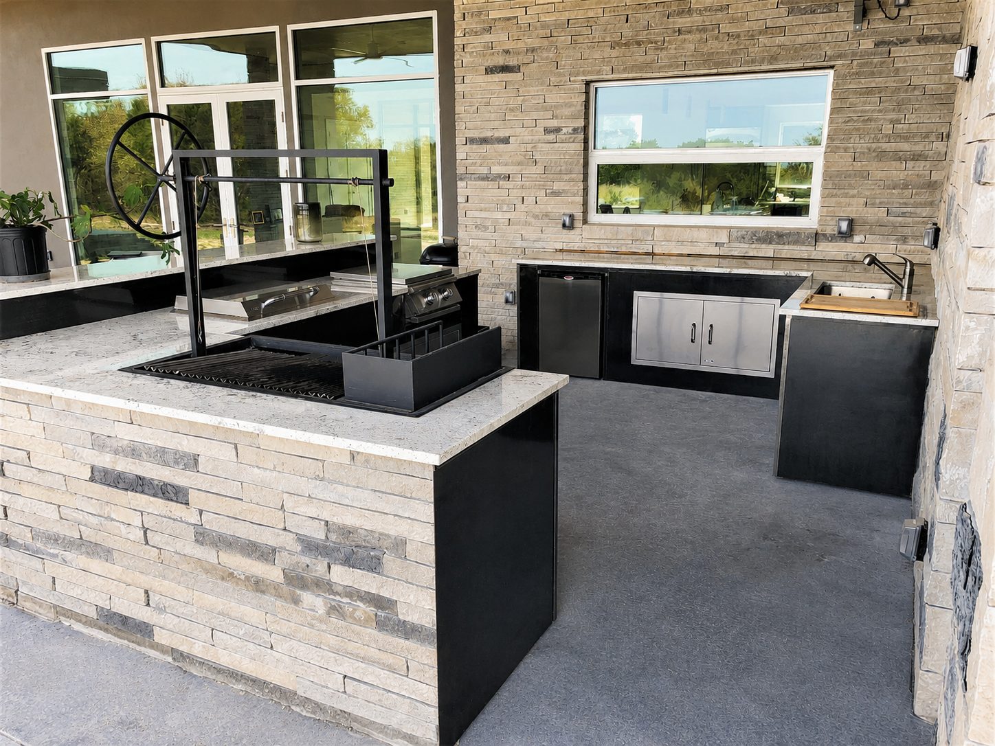 Covered L-Shape with Argentine Grill